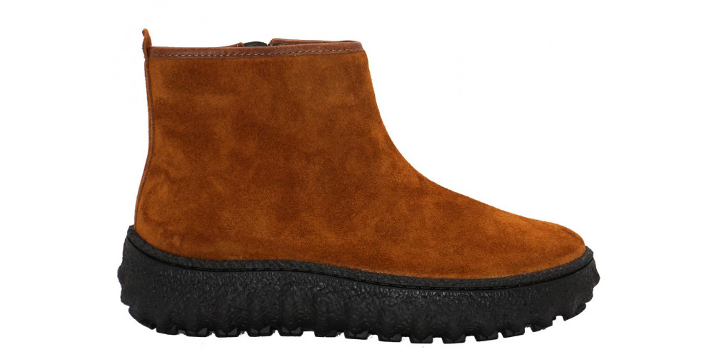 Camper Boots Ground