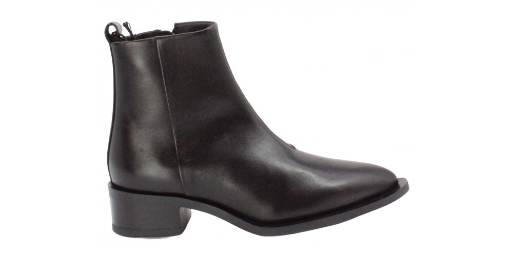 Pavement Boots Elva